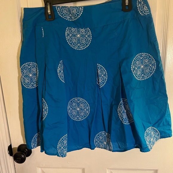 Ann Taylor blue with white embroidery‎ skirt sz 14 - Picture 2 of 4